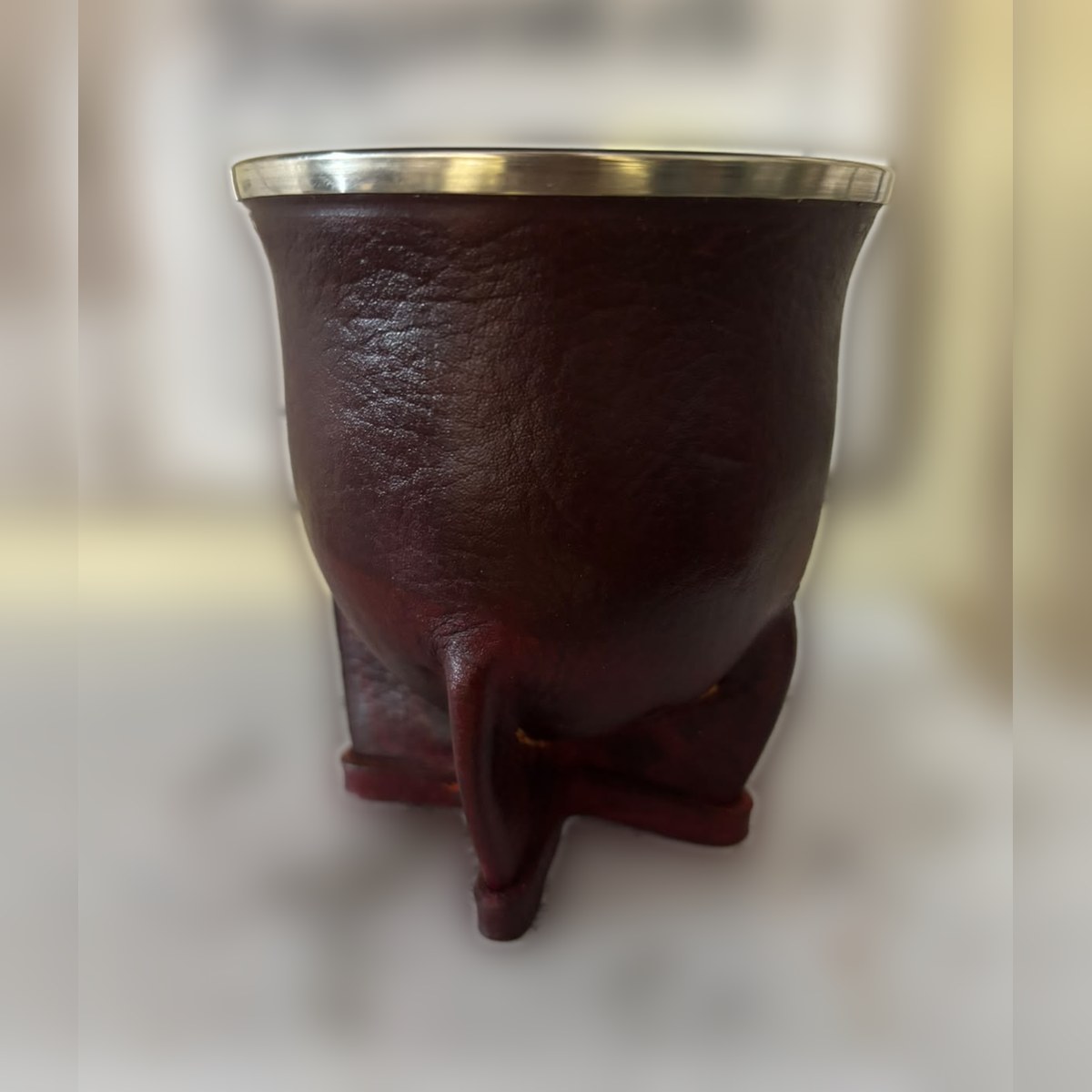 Mate Camionero bordó, cuero liso, virola de alpaca lisa, ángulo 1