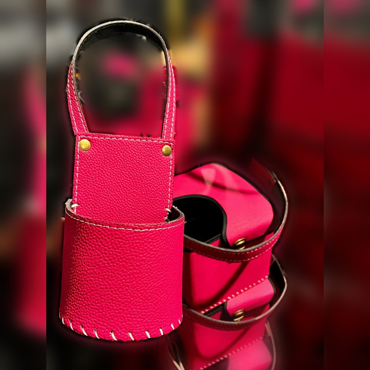 Porta Mate Fucsia, Cuero no animal · graneado