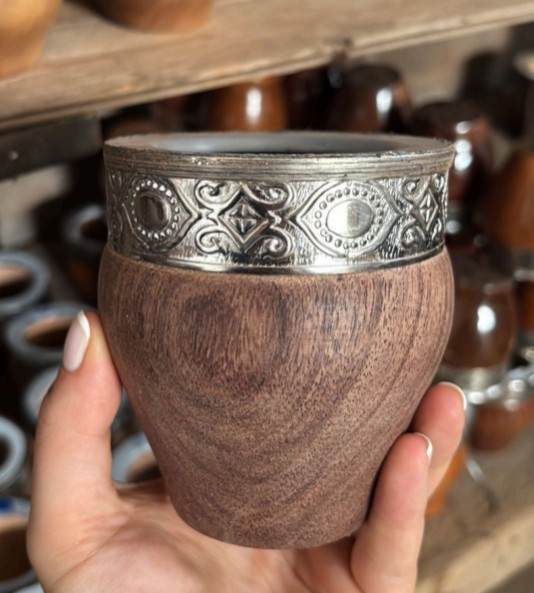 Mate Imperial Madera, algarrobo laqueado, fleje y virola de acero, ángulo 1
