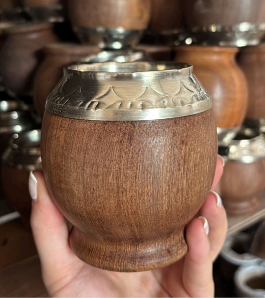 Mate Torpedo Madera, alpaca, virola cincelada, ángulo 1
