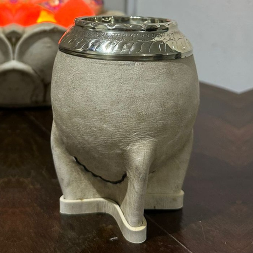 Mate Torpedo cuero crudo, virola cincelada, ángulo 1