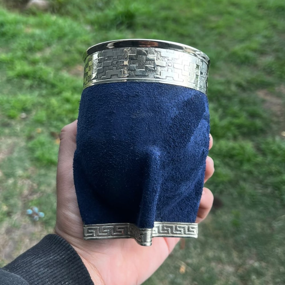 Mate Imperial Gamuzado, gamuza, virola y base de alpaca, ángulo 4